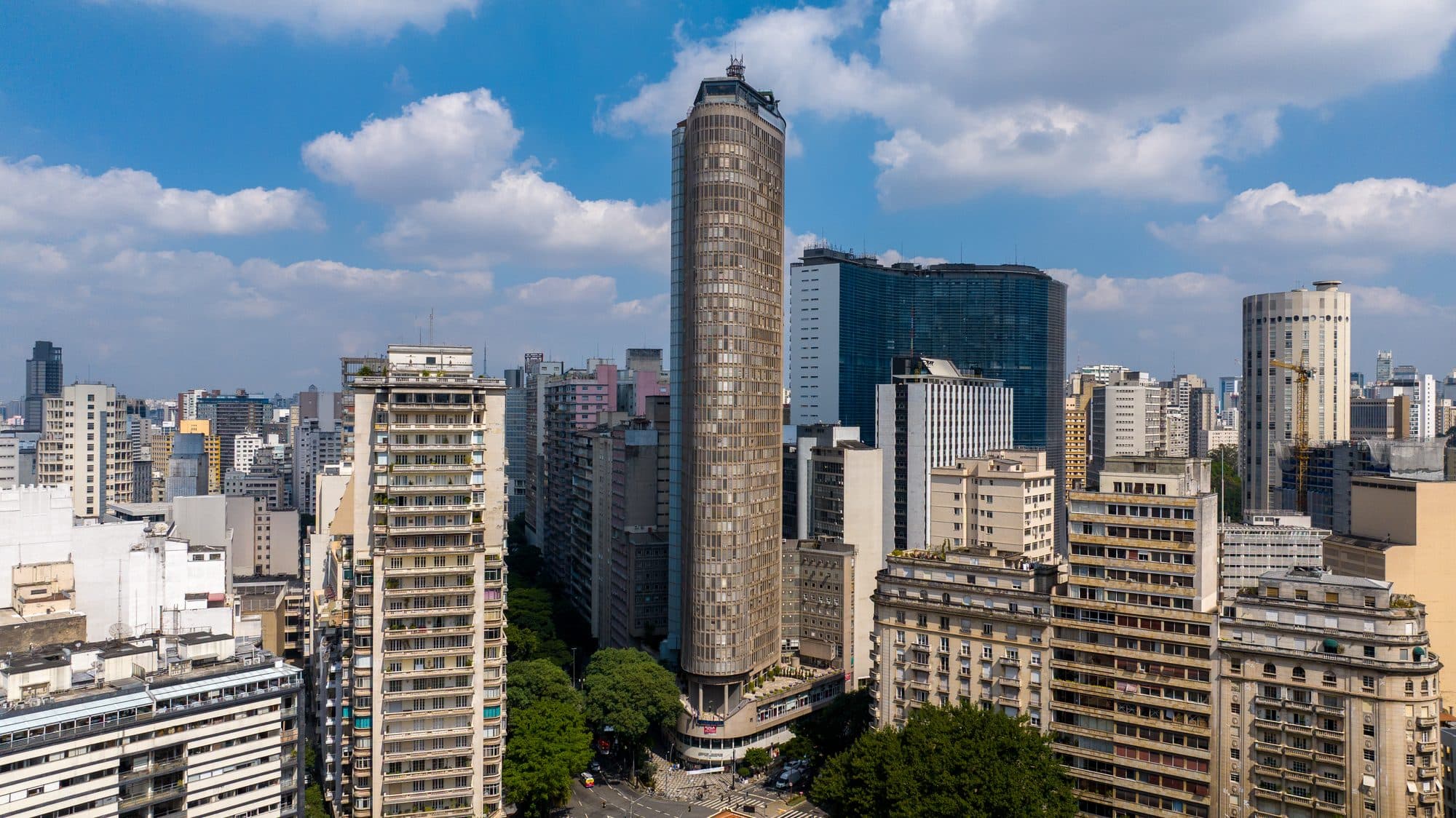 Edifício Itália visto de drone no centro de São Paulo