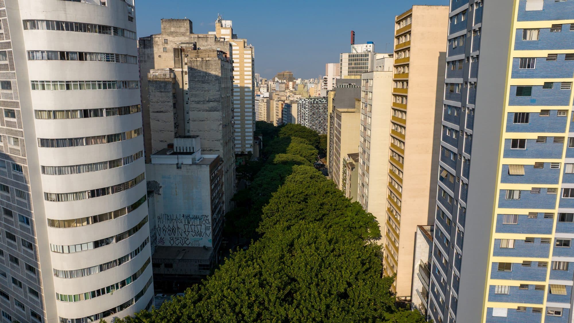 Centro Novo de São Paulo ao entardecer, visto de drone